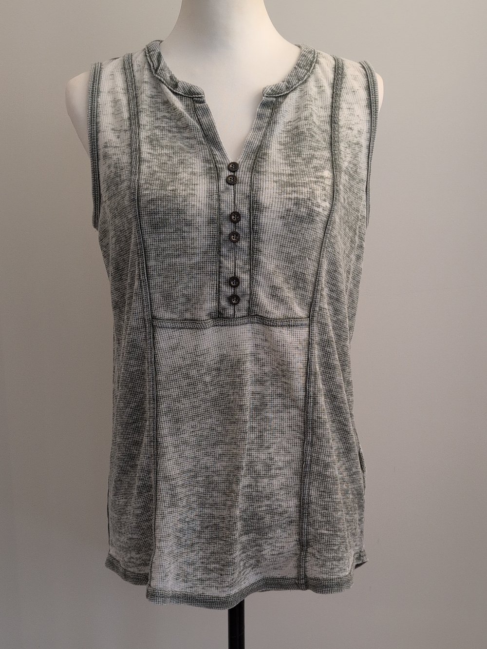 Jane + Delancey Green Mineral Wash Ribbed Henley Tank Top SIZE MED